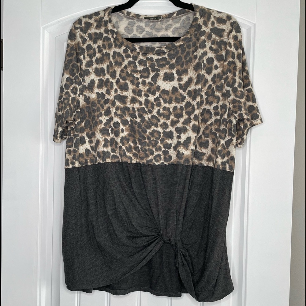 Jodifl s/s leopard top with side knot Size L